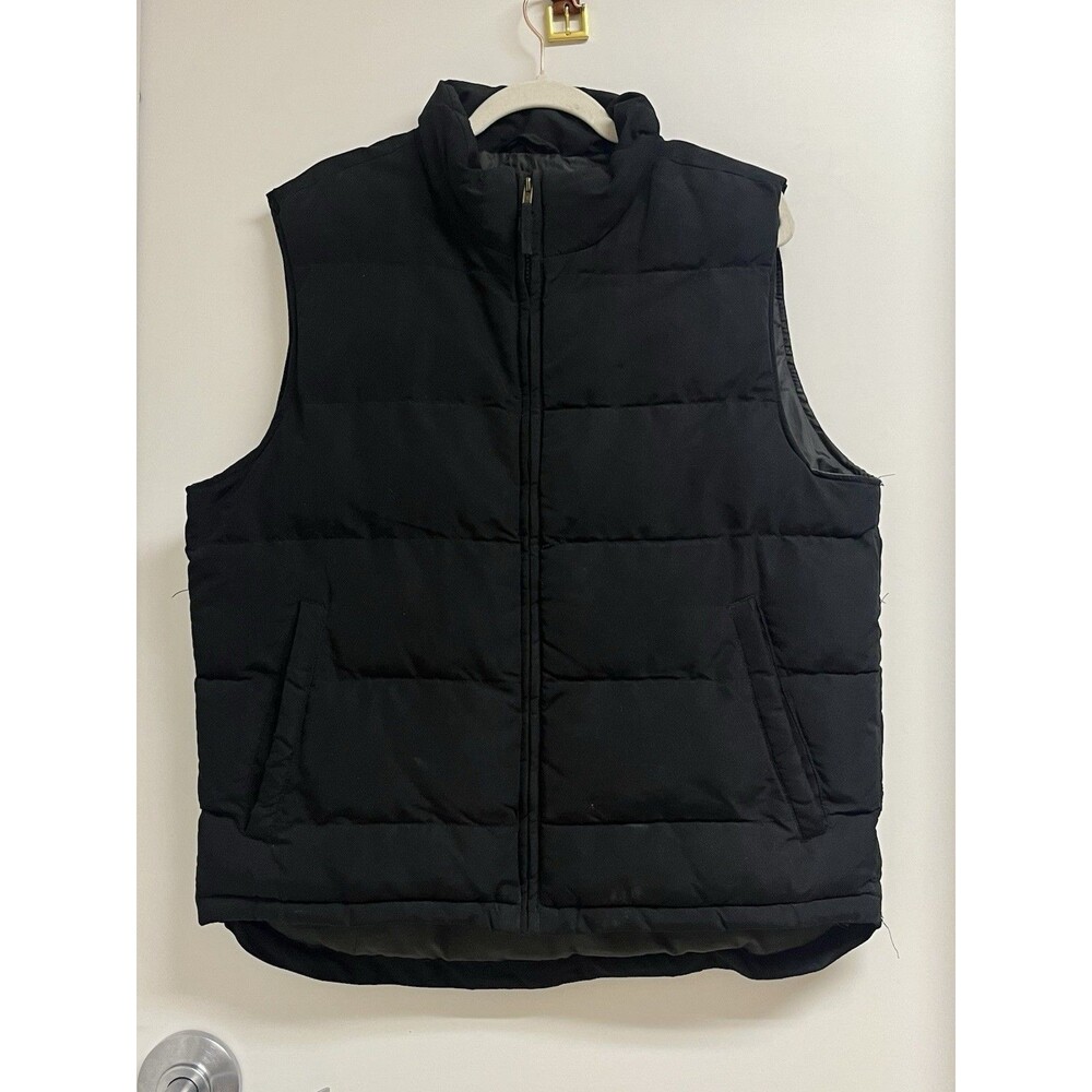 St. Johns Bay black sleeveless zip up puffer vest Mens size M with pockets